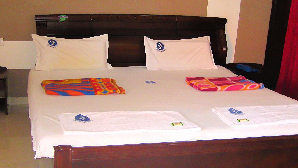 Hotel Sri Saravana Рамешварам Экстерьер фото